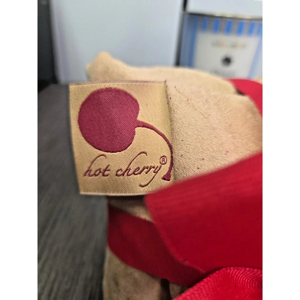 HOT CHERRY Cherry Pit-Stone Hot or Cold Therapy Pillow Tan Ultra Suede‎ NEW